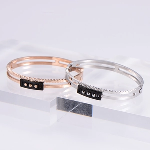 Elegantes Armband-Set in Roségold und Silber mit schwarzer Emaille und Zirkon