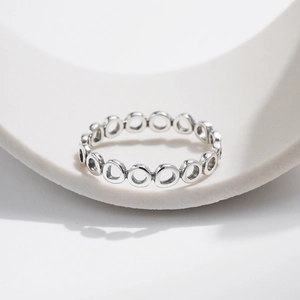 Minimalist S925 sterling silver ring featuring a geometric hollow circular link design