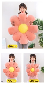 Detailed comparison of 40cm, 60cm, and 80cm daisy plush cushions in pink and yellow