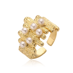 Irregular 18K gold plated ring with elegant white pearls on a reflective white base