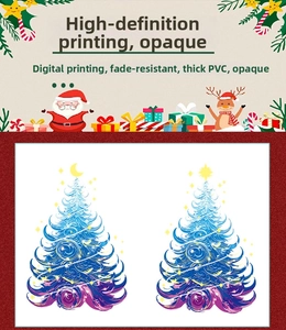 Dettaglio di adesivi natalizi in PVC con alberi blu e motivi di Babbo Natale