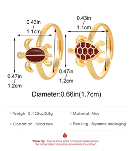 Détails macro de la bague tortue plaquée or 14 carats avec dimensions et anneau réglable