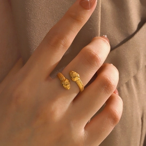 Chic gold double-headed snake open ring with textured scales in French vintage style