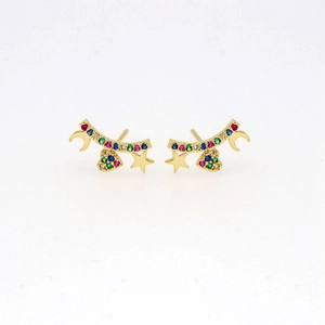 Exquisite Goldohrringe mit bunten Zirkonia-Sternen, Monden und Pavé-Herzanhängern