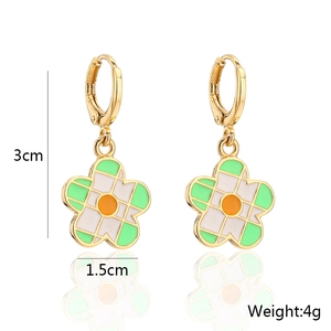 Detailed size parameters of 18K gold-plated green and white enamel flower earrings