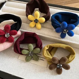 Élastiques à cheveux fleurs en velours avec strass dans des couleurs rétro chic
