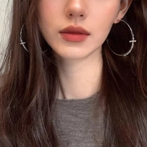 Créoles Larges Avec Pendentif Croix En Strass Et Tige De Boucle D'oreille En Argent Bijoux En Alliage