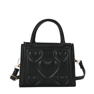 Sac bandoulière minimaliste en cuir PU noir avec motif cœur gaufré et accents métalliques