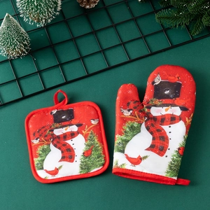 Thick Christmas oven mitt and pot holder set with snowman and pine tree pattern