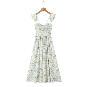 Robe d'été fleurie pour femmes avec bretelles à volants et lien à la taille, vue centrée