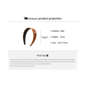 Vue détaillée du serre-tête orange en tissu avec des dimensions de 15 cm sur 13 cm