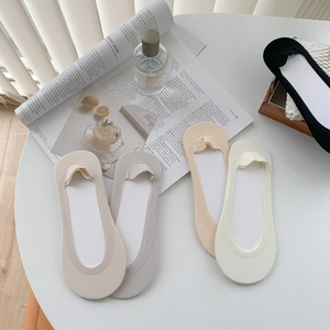 Atmungsaktive unsichtbare Socken aus Baumwolle mit Spitzenrand in neutralen Farben