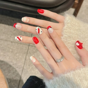 Unghie finte fatte a mano rosse festive con decoro 3D tanghulu e disegni carini cinesi