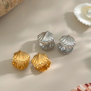 Nautical shell-shaped hoop earrings in gold and silver finish with striped textures