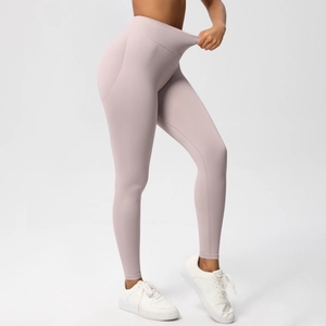 Detailansicht der nahtlosen High-Waist-Yogahose mit Rippbund und hoher Elastizität