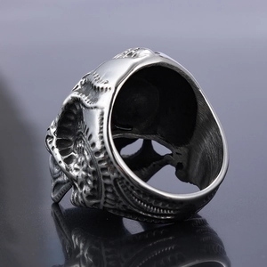 Retro stainless steel skull ring with vintage silver finish and detailed carving