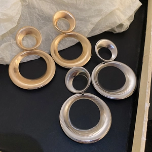 Retro geometric double circle earrings with textured metallic finish in gold and silver