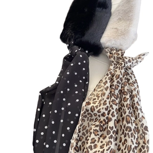 Écharpe col en fausse fourrure hivernale avec imprimé léopard et pois classiques