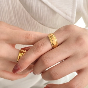 European style gold wide layered ring with woven edge texture on female model's hand