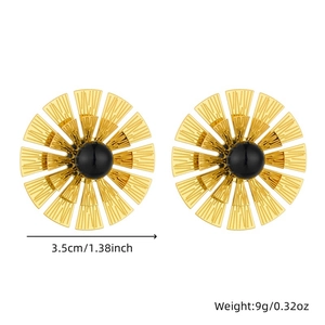 Detail of gold floral earrings with black pearl inlay and 3.5cm size specifications