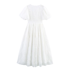 Robe midi blanche style champêtre avec broderie, manches bouffantes et décolleté en V au dos