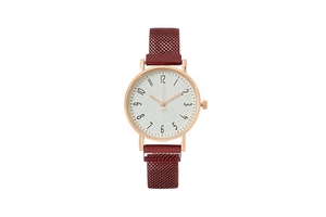 Detail of a rose gold quartz watch with a textured white dial and burgundy mesh magnetic strap