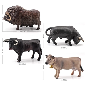 Jouets animaux de la ferme réalistes comprenant des modèles de bœuf musqué et vache brune