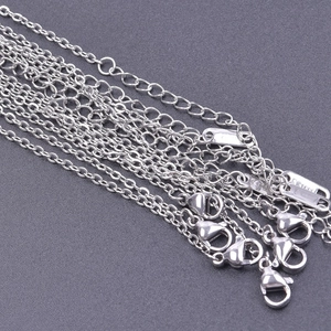 Dettaglio di catene a croce in acciaio inox 304 con chiusura a moschettone e prolunghe