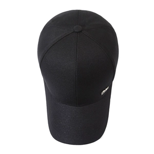 Berretto da baseball nero classico da uomo con logo metallico laterale su cotone twill