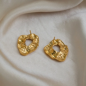 Vintage style 18K gold plated stainless steel stud earrings with lava texture