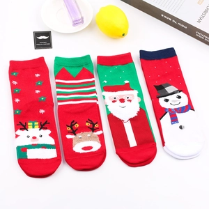 Vierer-Set festliche Weihnachtssocken mit Rentier-, Weihnachtsmann- und Schneemann-Motiven