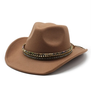 Chapeau de cowboy en laine marron avec ruban ethnique et perles dorées élégantes