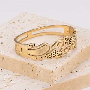 Elegante bracciale rigido in acciaio inossidabile dorato con motivo a foglia di grano