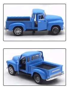 Dettaglio di un pickup vintage blu in lega scala 1:32 con portiere apribili