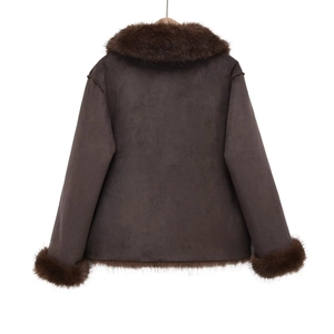 Wendejacke für Damen aus dunkelbraunem Wildlederimitat mit Pelzkragen Rückansicht