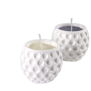Aromatherapie kaarsenset in de vorm van een golfbal met een witte matte afwerking