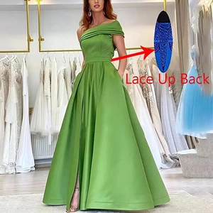 Robe de soirée élégante en satin vert à une épaule avec laçage au dos et fente haute