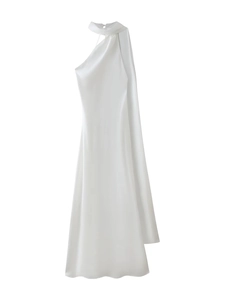 Detailansicht des weißen Neckholder-Kleids aus Satin mit Seidentextur und feinen Falten