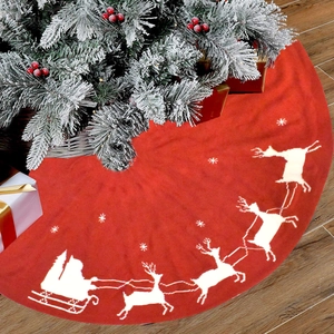 Jupe de sapin de Noël rouge tricotée avec motifs de rennes et du Père Noël blancs