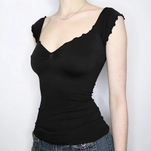 Sexy black V-neck slim fit crop top with ruffled edges and ruched detail for women