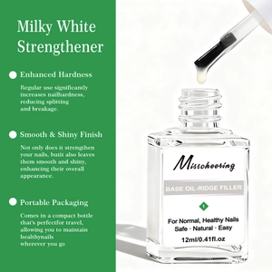 Vue macro du durcisseur d'ongles blanc laiteux et flacon d'huile de base lissante