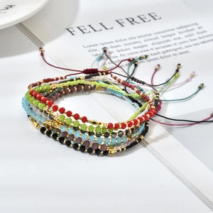 Handgefertigtes Boho-Kristallperlen-Armband mit verstellbarem Seil und bunten Steinen