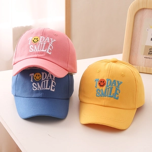 Niedliche Kinder Baseballkappe mit Today Smile Stickerei und Sonnenschutz Schirm