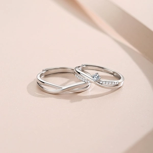 Adjustable S925 sterling silver Mobius couple rings with twisted design and zircon stone