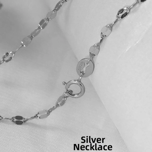 Detail of S925 sterling silver lips chain necklace with spring clasp and S925 hallmark