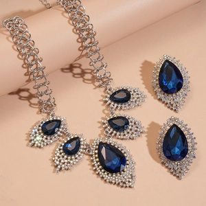 Vintage necklace set with blue teardrop pendants and sparkling crystals in silver finish