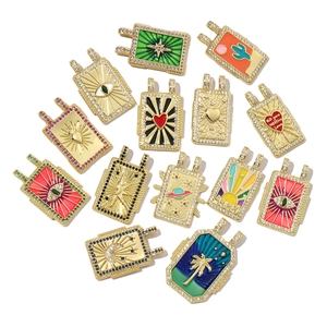 Böhmische vergoldete rechteckige Anhänger mit Zirkonia-Inlay und Emaille-Mustern