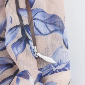 Robe fleurie à col en V en mousseline avec fermeture éclair invisible et imprimés