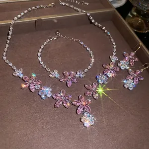 Parure de bijoux fleur en zircon rose comprenant collier bracelet et boucles d'oreilles