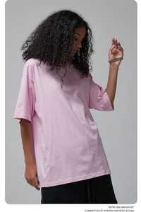 Detail of pink 190G pure cotton oversized T-shirt with comfortable round neckline texture